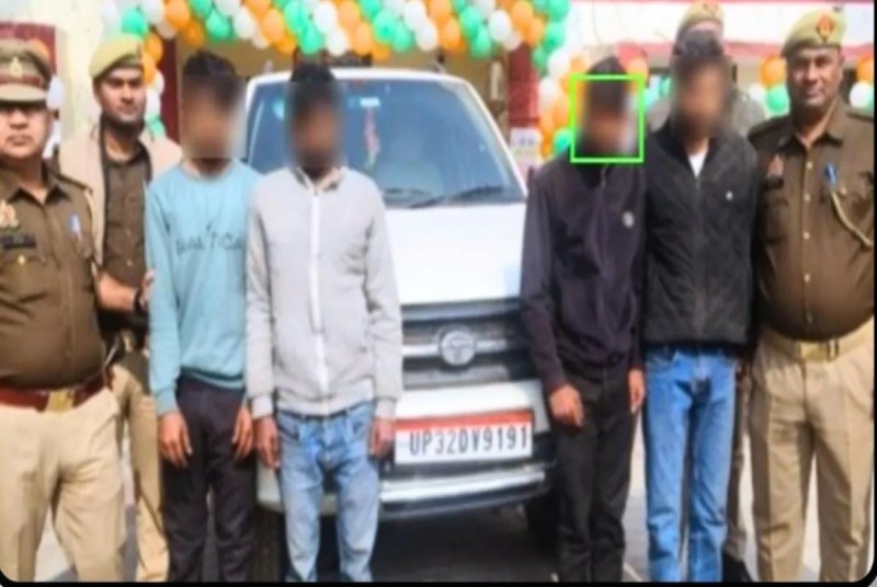 पकड़े गए आरोपियों के साथ पुलिस टीम सोर्स विभाग