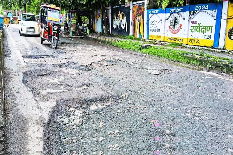 कायाकल्प योजना फाइलों में अटकी: दो साल से अधूरा निर्माण, ठेकेदारों की मनमानी व अफसरों की लापरवाही जिम्मेदार, शहर की 78 में से 19 सड़कें अब तक शुरू भी नहीं