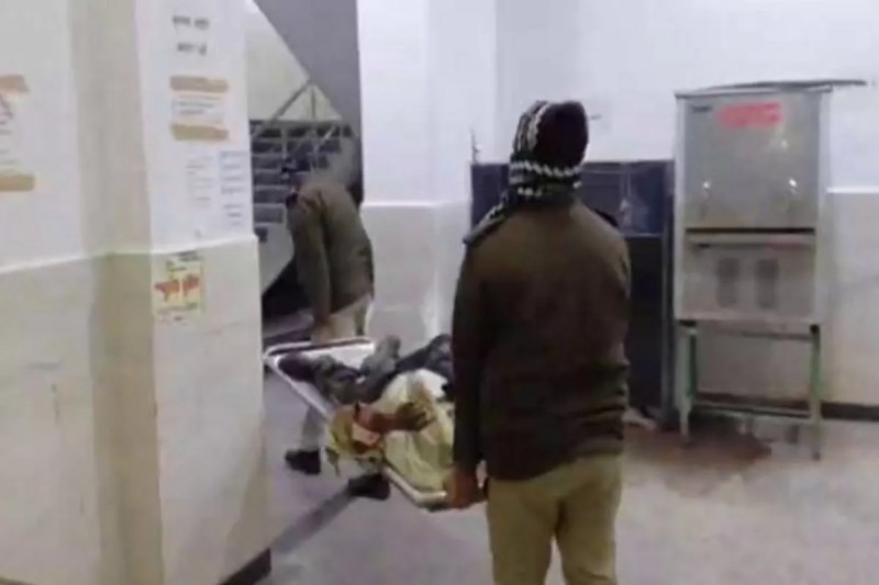 ग्वालियर में 24 घंटे के भीतर तीसरी हत्या से दहशत, कंपू थाना क्षेत्र के नौगांव मार्ग पर रेल पटरियों के पास मिला अज्ञात युवक का शव, पीछे से सटाकर मारी गई गोलियां।