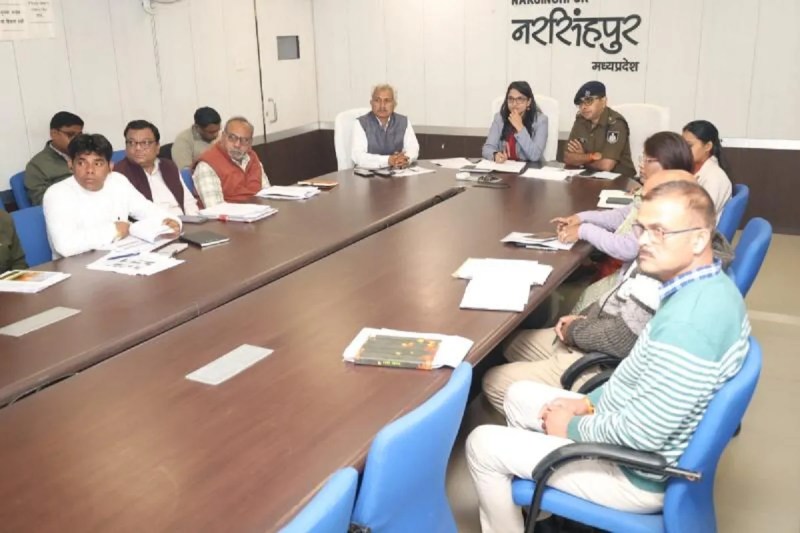 नरसिंहपुर. जिले में खनिज संपदा के बेजा अवैध दोहन को रोकने में प्रशासन नाकाम साबित हो रहा है। खनिज विभाग की हालत यह है कि