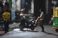 ग्वालियर। नगर निगम के पीएचई विभाग द्वारा एक साल में तीन- चार बार अवैध धुलाई सेंटरों को बंद करने के आदेश जारी किए जा चुके हैं, लेकिन असर कहीं भी दिखाई नहीं दे रहा है। नतीजा यह है कि शहरभर में धड़ल्ले से धुलाई सेंटर चल रहे हैं, जिससे सीवर चैंबर लगातार चोक हो रहे हैं और गंदा पानी सड़कों पर फैल रहा है।