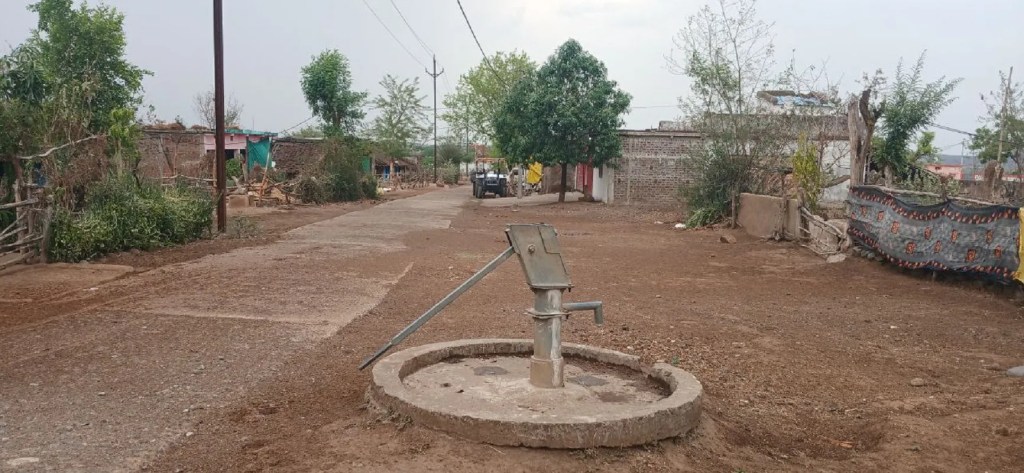 बीते एक साल में योजनाओं और पेयजल व्यवस्था से जुड़ी 3070 शिकायतें सीएम हेल्पलाइन में की जा चुकी हैं। वहीं नए साल के पहले पखवाड़े में भी कई शिकायतें आ चुकी हैं।