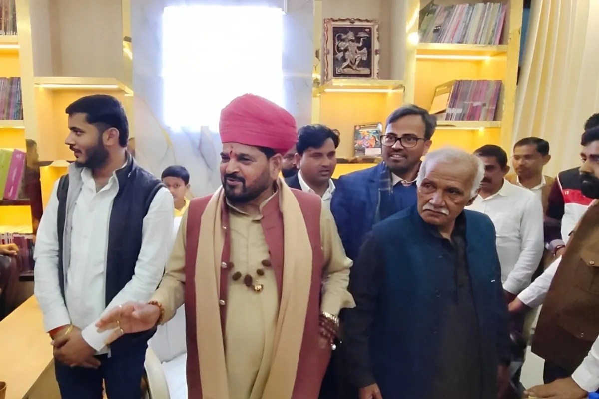 सुल्तानपुर में निजी कार्यक्रम के दौरान बोले पूर्व सांसद, कई मुद्दों पर खुलकर रखे विचार (फोटो सोर्स : WhatsApp News Group)
