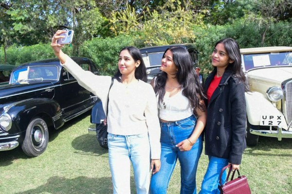 Vintage car exibition and rally in jaipur