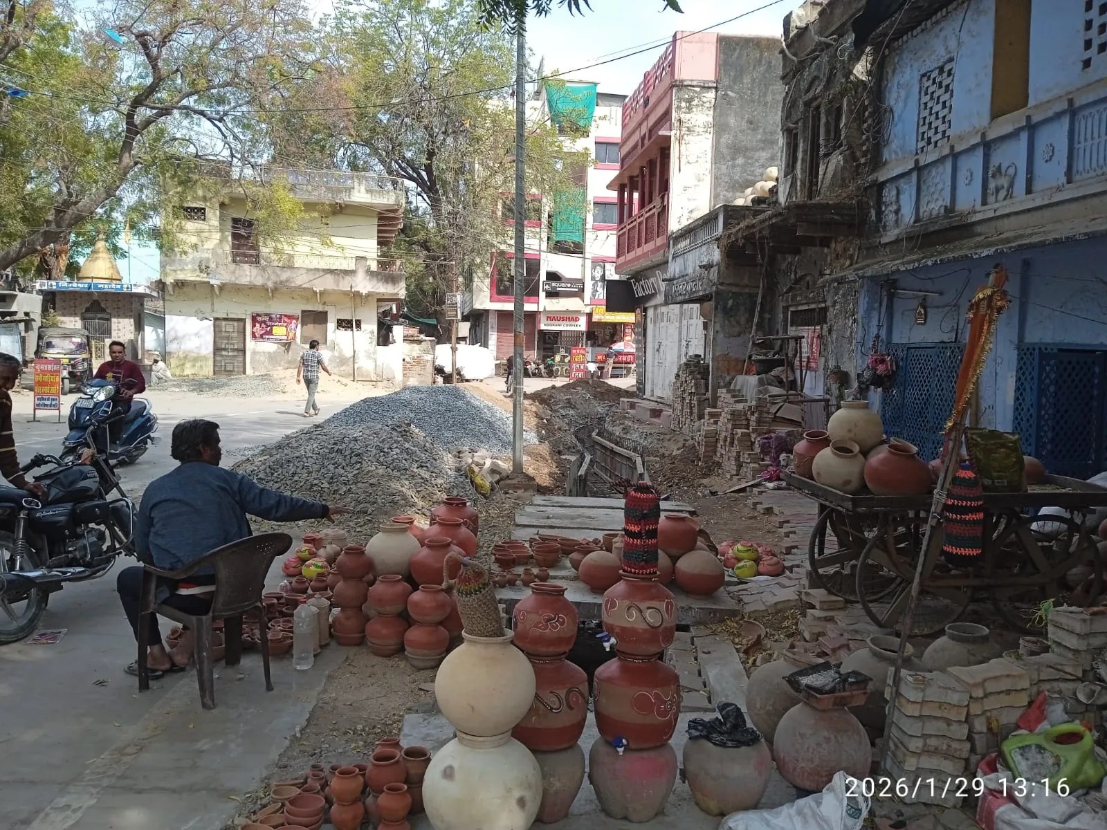 आबूरोड. अंबाजी मार्ग पर निर्माणाधीन नाला