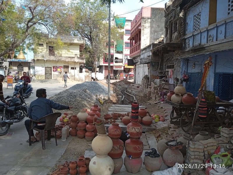 आबूरोड. अंबाजी मार्ग पर निर्माणाधीन नाला