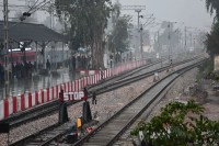 मौसम की करवट: माघ माह में सावन-भादौ जैसी झड़ी Weather changes: Rain like Sawan-Bhadau in the month of Magh