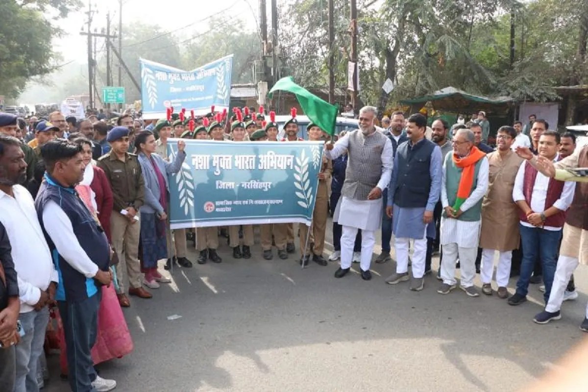 मंत्री पटेल ने कहा कि नशा आर्थिक, सामाजिक, शारीरिक एवं मानसिक रूप से अपंग बनाता है। नशा मानवीय प्रवृत्ति को दानवी प्रवृत्ति में बदल देता है। हमें इसके खिलाफ एकजुट होकर लड़ाई लडऩी होगी।