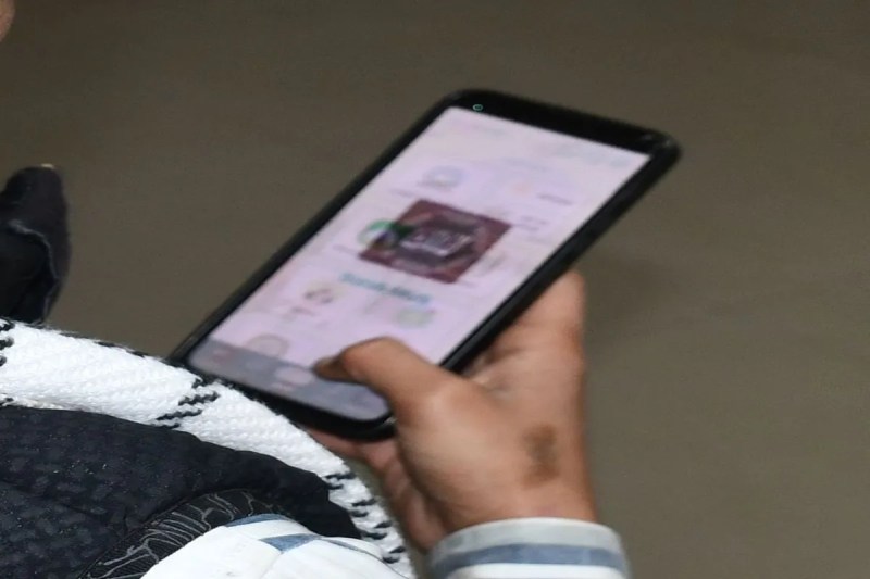 मोबाइल की लत बिगाड़ रही नौनिहालों के आंखों की सेहत Mobile addiction is ruining the eye health of children