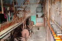 पहले जहां हजारो मशीनें चला करती थी अब बची है कुछ मशीने