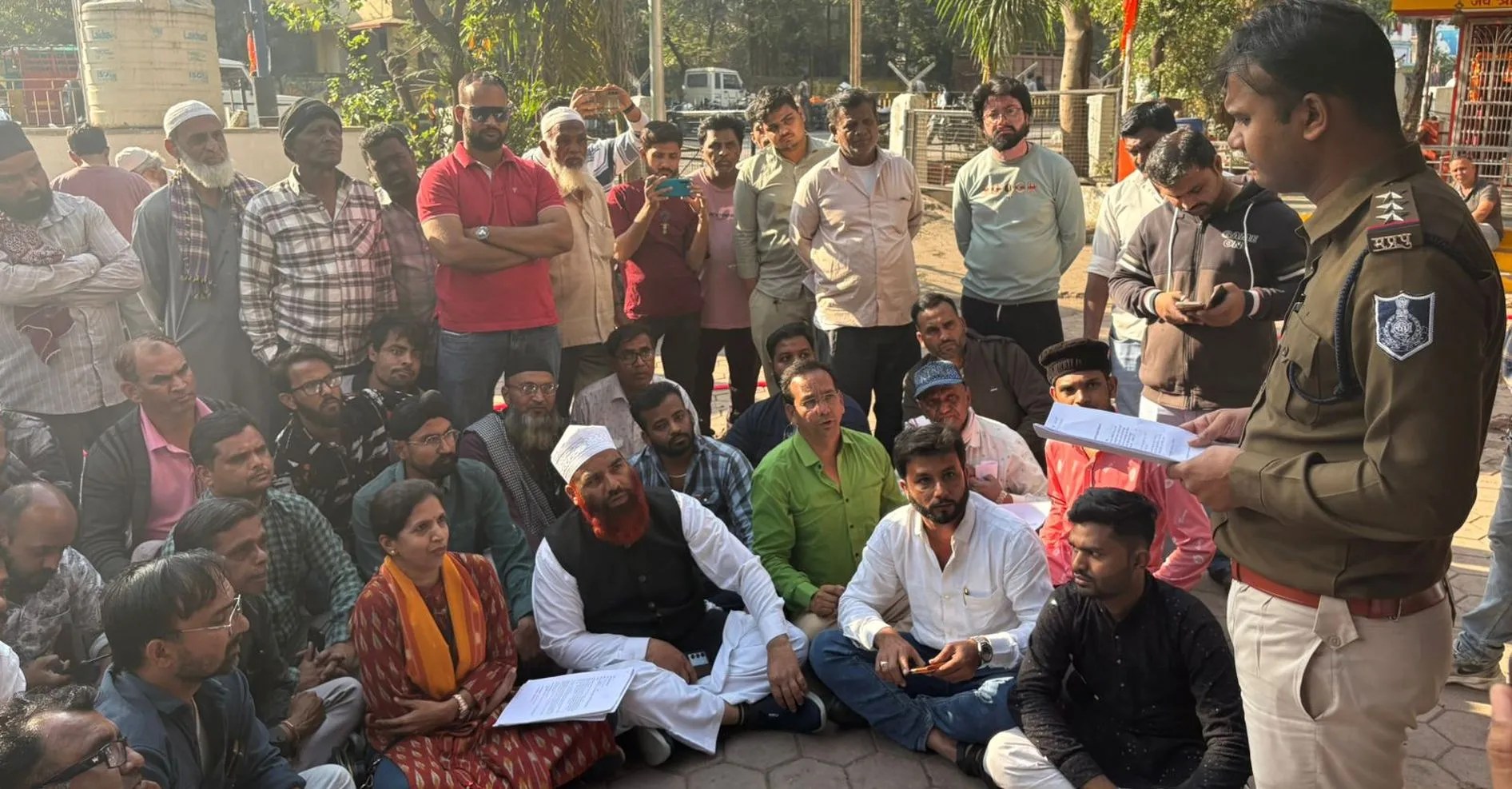 एसआइआर… फॉर्म-7 के दुरुपयोग के विरोध में कांग्रेस का थाने में प्रदर्शन