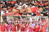 Amidst a surge of devotion, Muni Aditya Sagar made his auspicious entry.