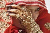 पत्नी से मारपीट और 25 लाख दहेज की मांग