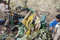 तेज रफ्तार ट्रक ने उड़ाए दो ऑटो