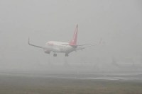 घने कोहरे ने रोकी उड़ानें (फोटो सोर्स : WhatsApp News Group)