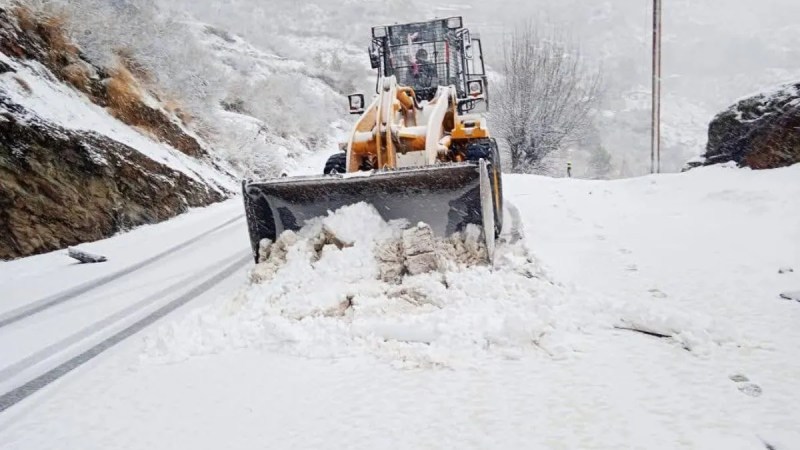 An orange alert has been issued for heavy rain and snowfall in Uttarakhand today. In view of this, schools have been declared closed today