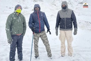 Inspirational Story Banswara Three young men achieved something remarkable Himalayas hoisting flag city creating joy and pride atmosphere
