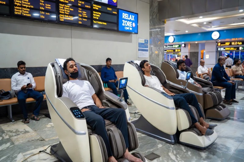 Body Massage at Railway Station