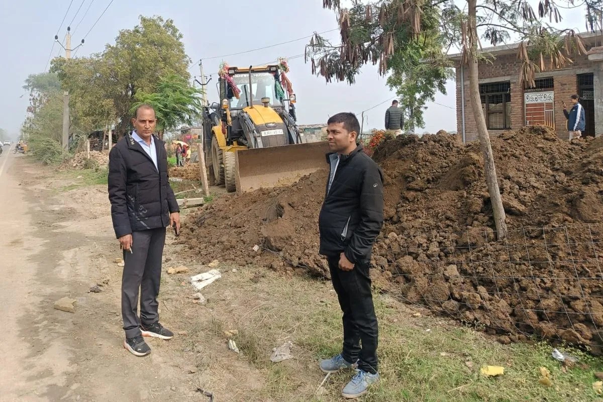 मेगा हाइवे की ड्रेन से हटवाया अतिक्रमण