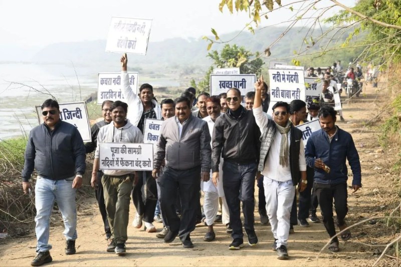 Bundi : चंबल को प्रदूषण मुक्त रखने के लिए पर्यावरण प्रेमियों ने पदयात्रा रैली निकाली
