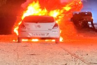fire in car, fire in car in Balotra, fire in car in Rajasthan, Balotra news, Barmer news, Rajasthan news, कार में आग, कार में आग इन बालोतरा, कार में आग इन राजस्थान, बालोतरा न्यूज, बाड़मेर न्यूज, राजस्थान न्यूज