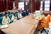 मंत्री नन्दी के नेतृत्व में आयुष के परिजनों ने मुख्यमंत्री से की मुलाकात (फोटो सोर्स : WhatsApp News Group)