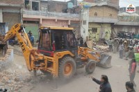 Chomu-Bulldozer-action-1