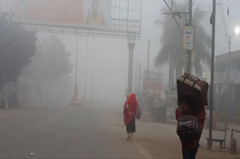 पश्चिमी विक्षोभ के प्रभाव से यूपी में भीषण ठंड और कोहरे का कहर, 11 जनवरी तक मौसम में क्रमिक सुधार के संकेत (फोटो सोर्स : WhatsApp News Group)