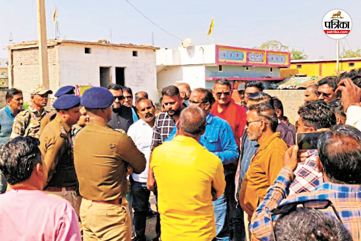हिन्दू संगठनों ने किया हंगामा (फोटो सोर्स- पत्रिका)