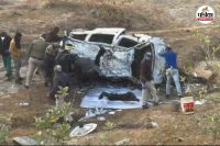 खाई में गिरी तेज रफ्तार कार (फोटो सोर्स- पत्रिका)