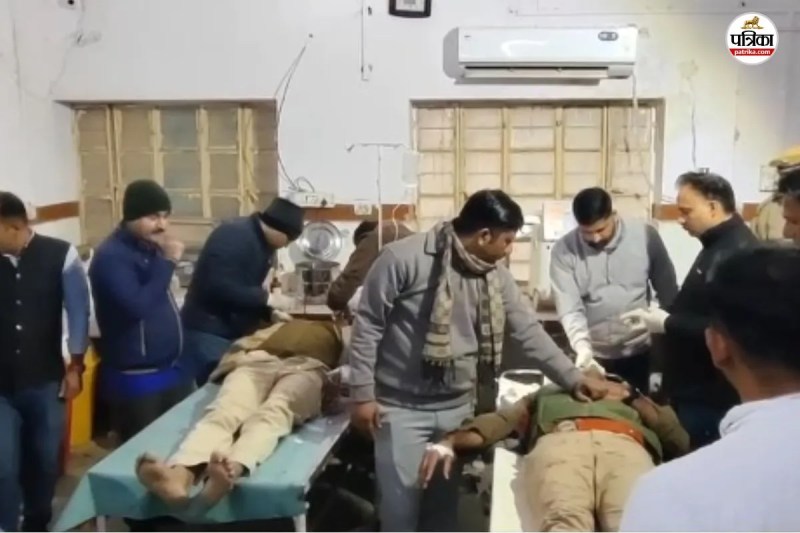 पोकरण अस्पताल में उपचाराधीन घायल पुलिसकर्मी, पत्रिका फोटो