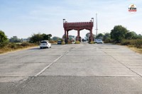 डूंगरगढ़- सरदारशहर- राजगढ़ स्टेट हाइवे-06 पर खामियां उजागर, पत्रिका फोटो