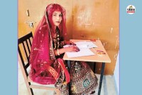 बीए थर्ड सेमेस्टर की परीक्षा देने पहुंची नेहा, पत्रिका फोटो