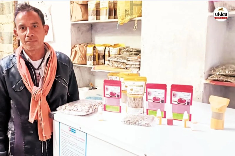 किसान बालुदास वैष्णव और लेमन ग्रास से तैयार प्रोडक्ट, पत्रिका फोटो