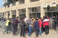 T20 Match Ticket: स्टूडेंट और फैंस के लिए टी-20 मैच टिकट बिक्री शुरू, रायपुर के इंडोर स्टेडियम में भारी भीड़(photo-patrika)