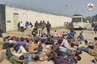 नौकरी की मांग पर D.Ed अभ्यर्थियों का प्रदर्शन! पुलिस से हुई धक्का-मुक्की, महिला अभ्यर्थी भी शामिल...(photo-patrika)