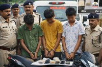 रायपुर पुलिस ने अफीम के साथ तीन लड़कों को पकड़ा(photo-AI)