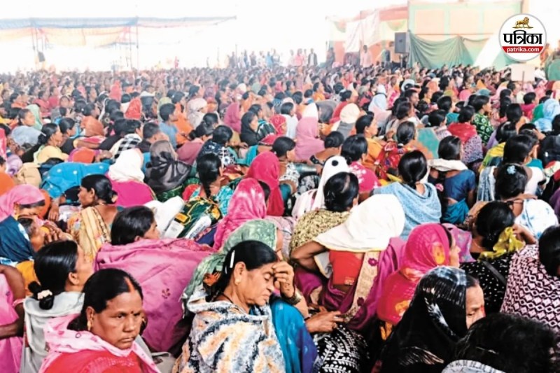 रायपुर में रसोइयों की हड़ताल (फोटो सोर्स- पत्रिका)