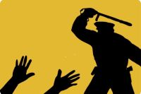 आदिवासी युवक को पुलिसवालों ने पीटा (photo source- Patrika)