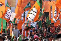 Tarapur Gram Panchayat by-election results Powerful BJP Leader lost independent win mp news