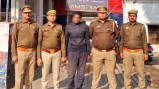 पुलिस की गिरफ्त में आरोपी फोटो सोर्स- एटा पुलिस