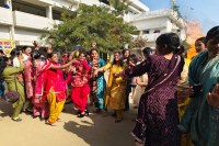 लोहड़ी की धूम 2026” कार्यक्रम में छात्राओं ने बिखेरा उल्लास, परंपरा और संस्कृति का रंग (फोटो सोर्स : WhatsApp News Group)