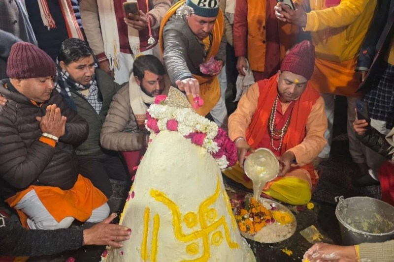 On the occasion of Makar Sankranti today, Lord Shiva meditated in the ghee cave at Jageshwar Dham in Uttarakhand