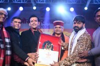 पवन सिंह ने भोजपुरी नाइट में मचाई धूम