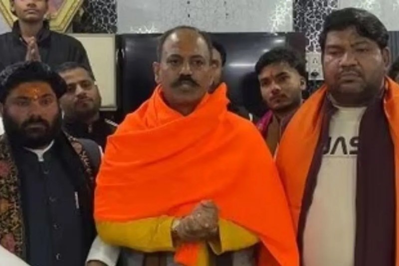 Hindu Raksha Dal president Pinky Chaudhary announced give Rs. 25,000 for 4rth child and 31,000 5th child Birth in Ghaziabad