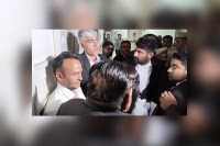 Police-lawyer clash, Police-lawyer clash in Jodhpur, Police-lawyer clash in Jodhpur court, Jodhpur news, Rajasthan news, Police lawyer car accident, पुलिस-वकील झड़प, पुलिस-वकील झड़प इन जोधपुर, पुलिस-वकील झड़प इन जोधपुर कोर्ट, जोधपुर न्यूज, राजस्थान न्यूज, पुलिस वकील कार एक्सीडेंट