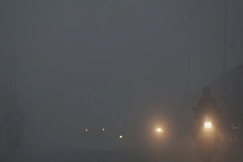 लखनऊ सहित प्रदेश में कोहरा-बारिश का असर, 48 घंटों में बदलेगा मौसम का मिज़ाज (फोटो सोर्स : Ritesh Singh )