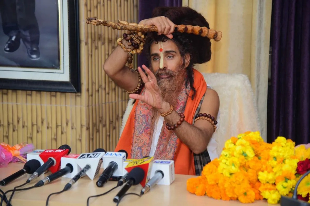 लखनऊ में ऋतेश्वर महाराज का बड़ा बयान, बाबरी मस्जिद पर टिप्पणी, हिन्दू राष्ट्र और शिक्षा नीति पर प्रहार