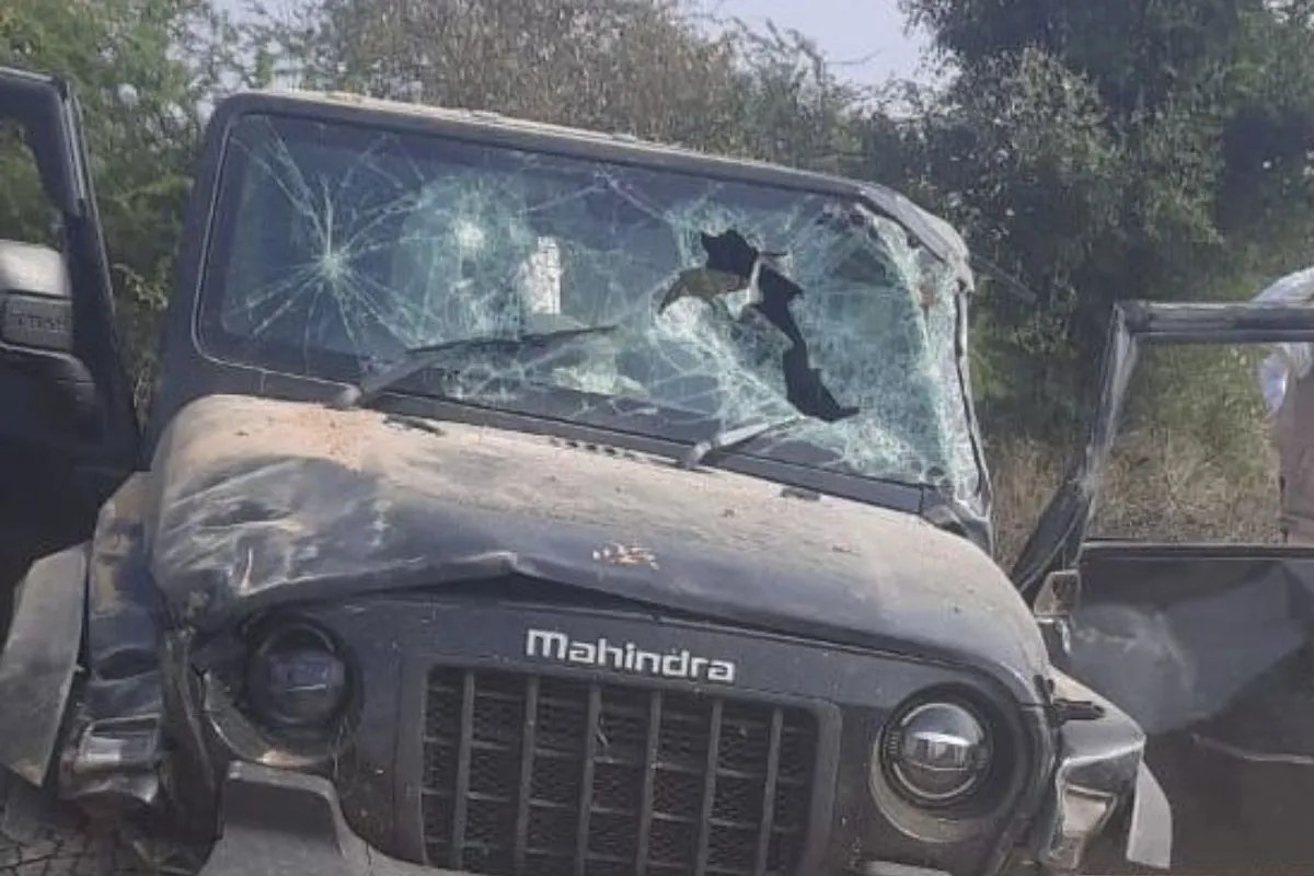 युवती को ले भागा था युवक, ग्रामीणों ने तोड़े हाथ-पैर और काटी नाक युवती को ले भागा था युवक, ग्रामीणों ने तोड़े हाथ-पैर और काटी नाक