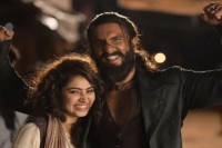 1000 करोड़ी 'धुरंधर' की सक्सेस पर, सारा अर्जुन ने किसके सामने झुकाया सिर? वजह जानकर रह जाएंगे दंग